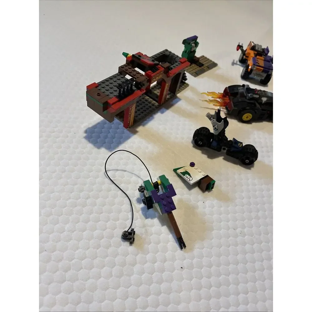 LEGO DC Super Heroes - Batmobile and the Two-Face Chase And Batman Incomplete